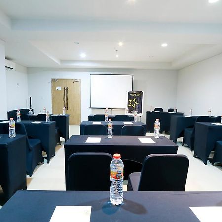 Yellow Star Gejayan Hotel Γιογκιακάρτα Εξωτερικό φωτογραφία