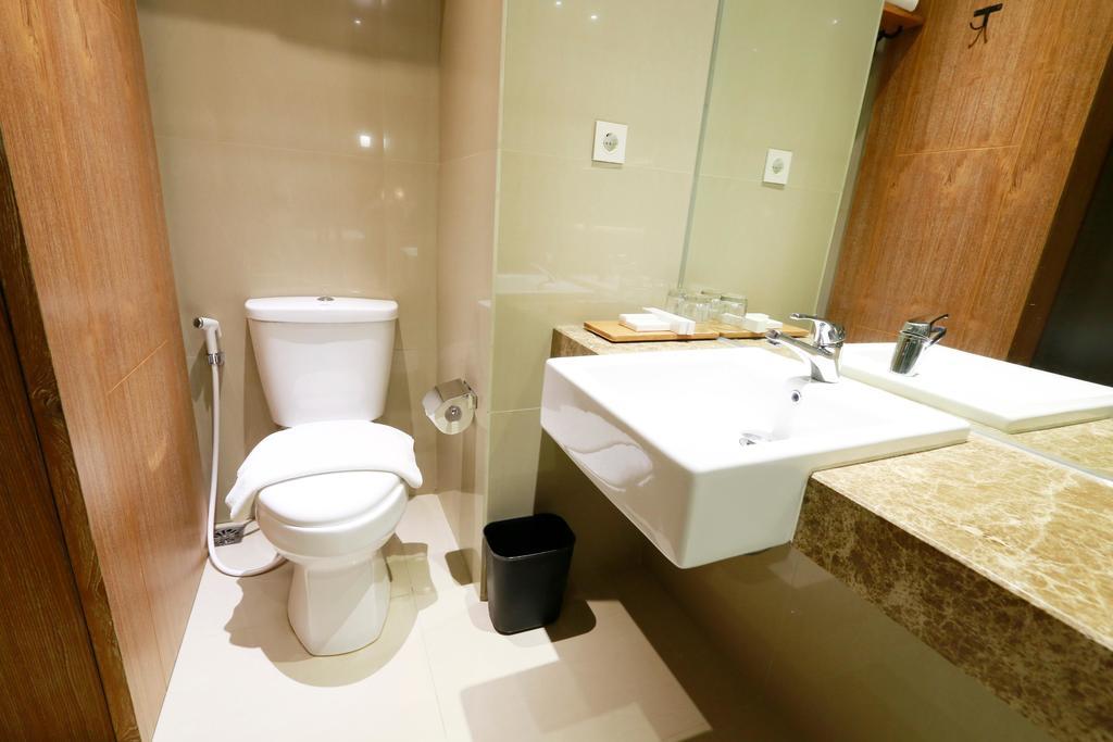 Yellow Star Gejayan Hotel Γιογκιακάρτα Εξωτερικό φωτογραφία
