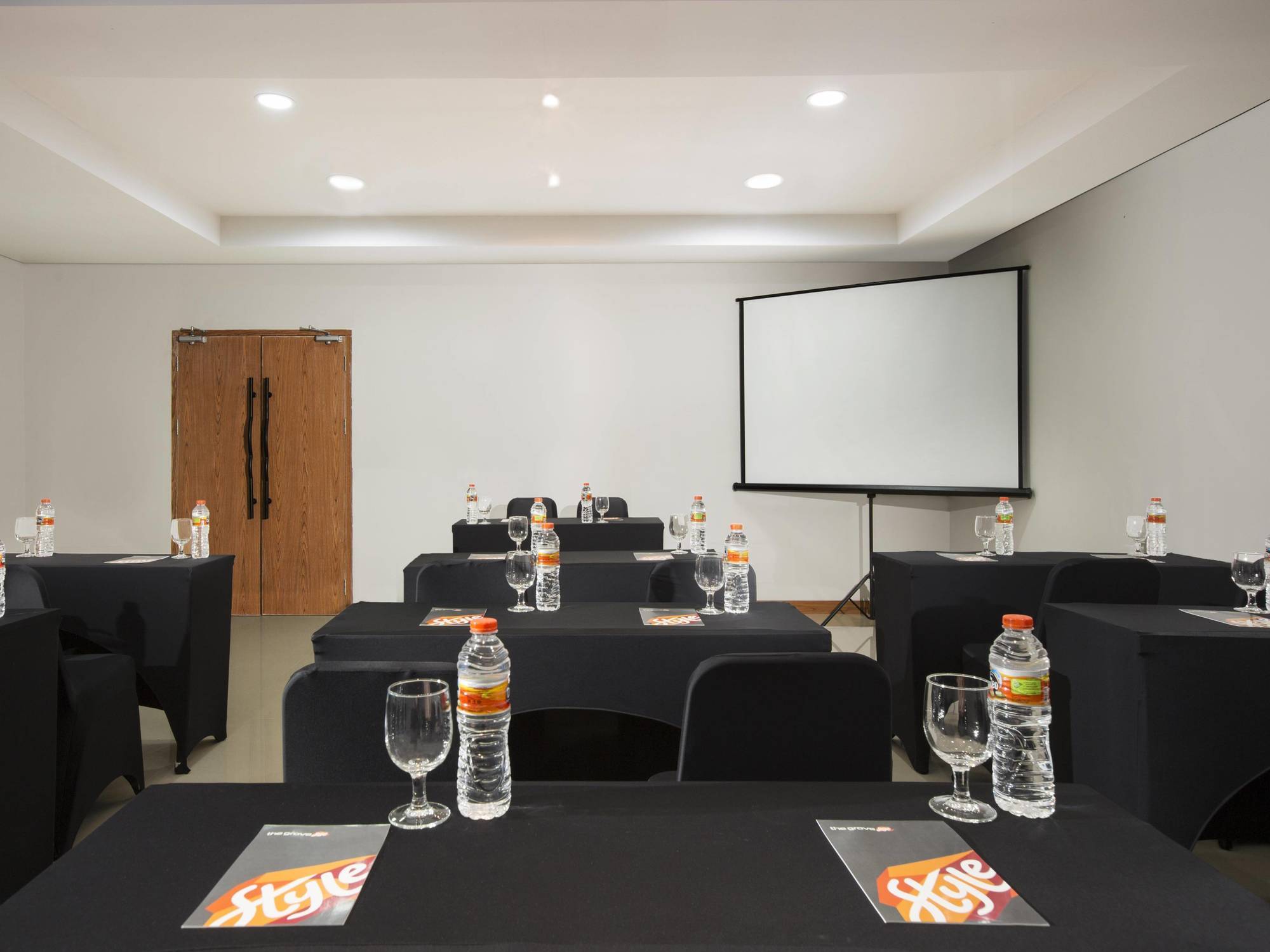 Yellow Star Gejayan Hotel Γιογκιακάρτα Εξωτερικό φωτογραφία