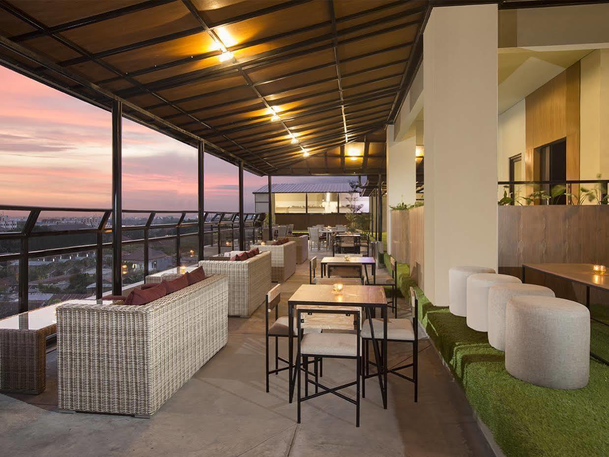 Yellow Star Gejayan Hotel Γιογκιακάρτα Εξωτερικό φωτογραφία