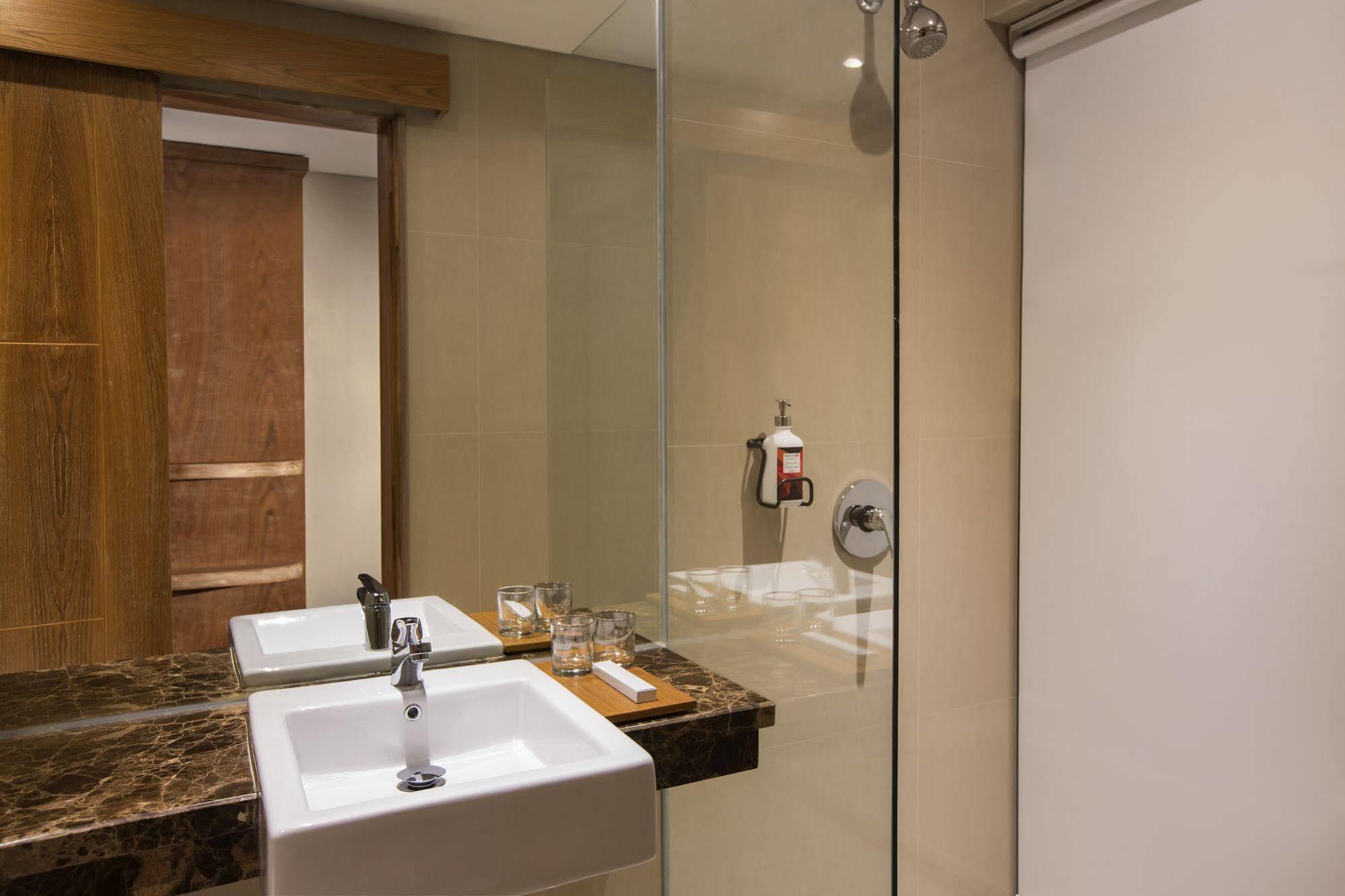 Yellow Star Gejayan Hotel Γιογκιακάρτα Εξωτερικό φωτογραφία