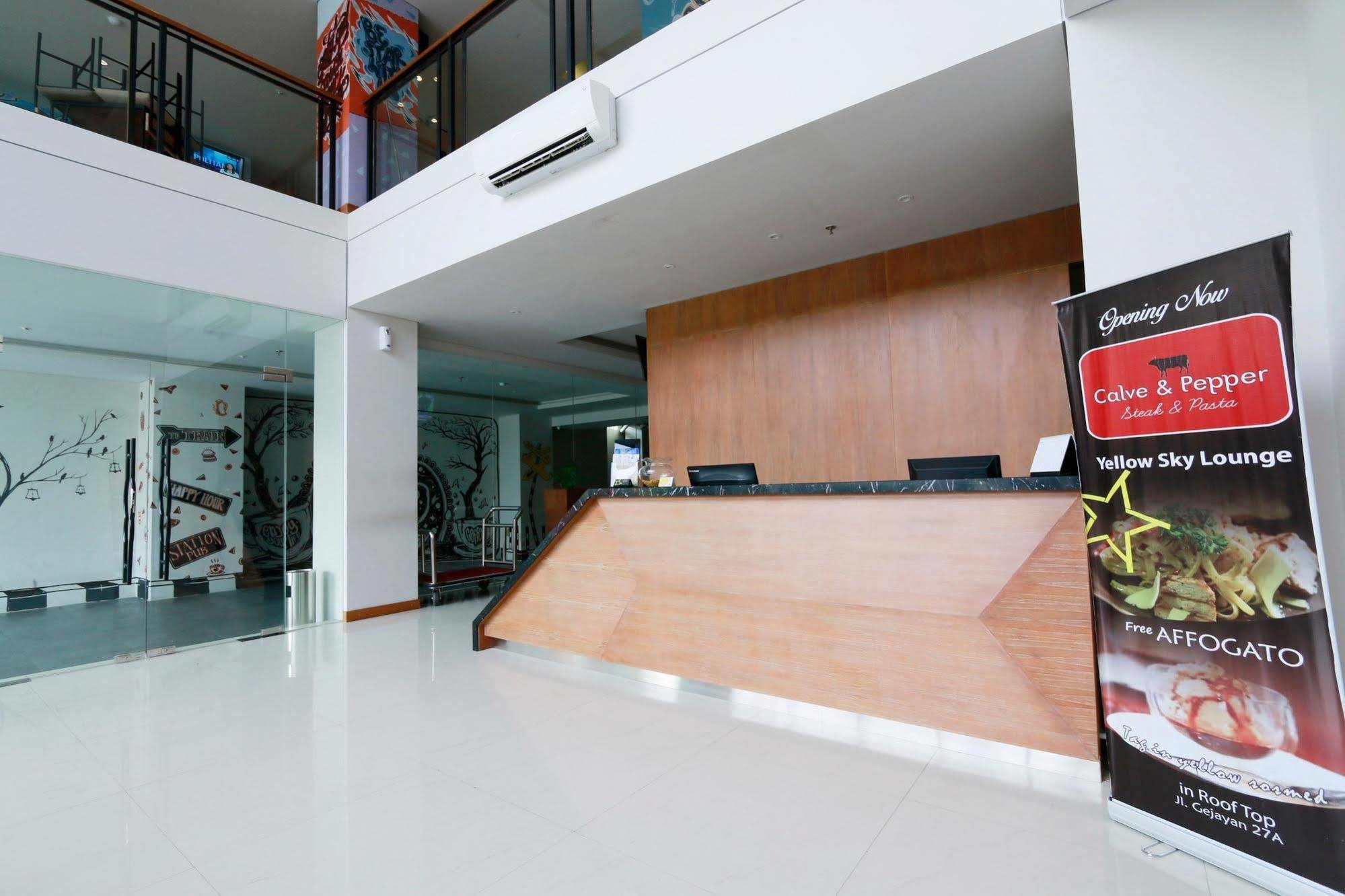 Yellow Star Gejayan Hotel Γιογκιακάρτα Εξωτερικό φωτογραφία
