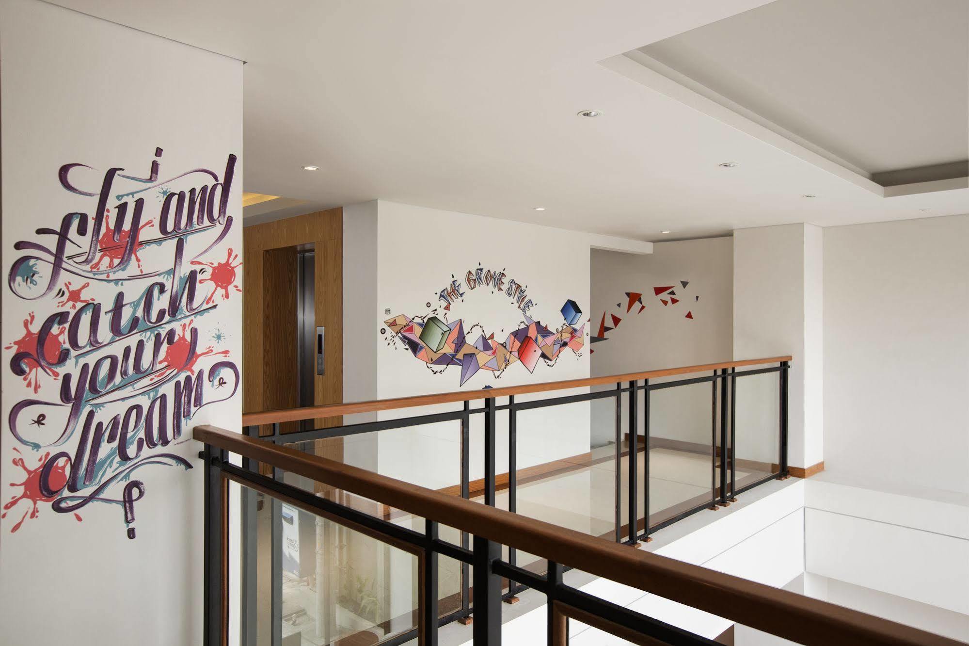 Yellow Star Gejayan Hotel Γιογκιακάρτα Εξωτερικό φωτογραφία